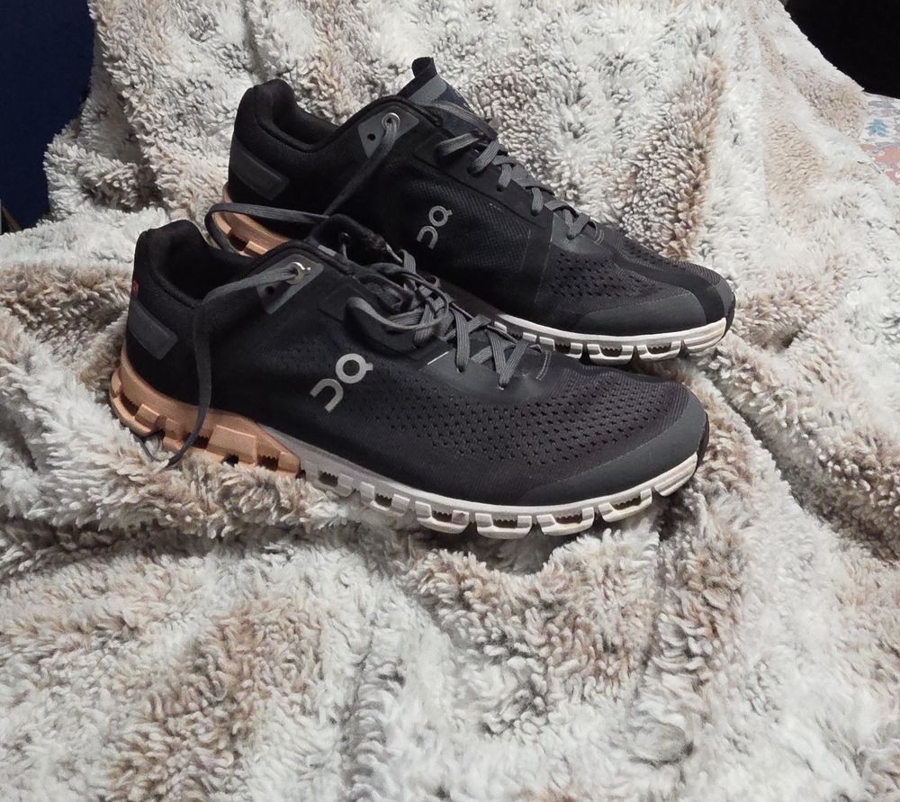 On Cloud Womens Size 9.5 Pink Black And White